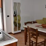 Aquila מלון דירות 3*